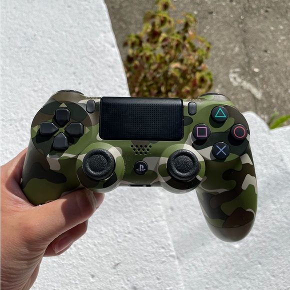 Pre-Owned Green Camo DualShock 4 Controller - Picture 7 of 11